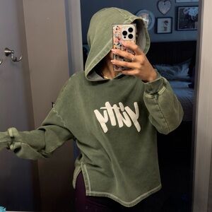 Yitty green hoodie medium